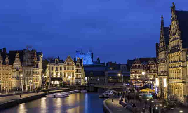 数藏圈的一匹黑马——火兔“FIRE BUNNY”