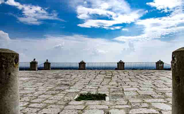 冬季时尚穿衣搭配技巧(165男生冬季穿衣搭配技巧)